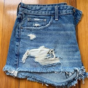 Brand new Abercrombie & Fitch low rise jean short
